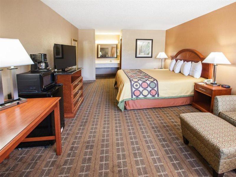 Hotel Super 8 By Wyndham Clinton Exterior foto